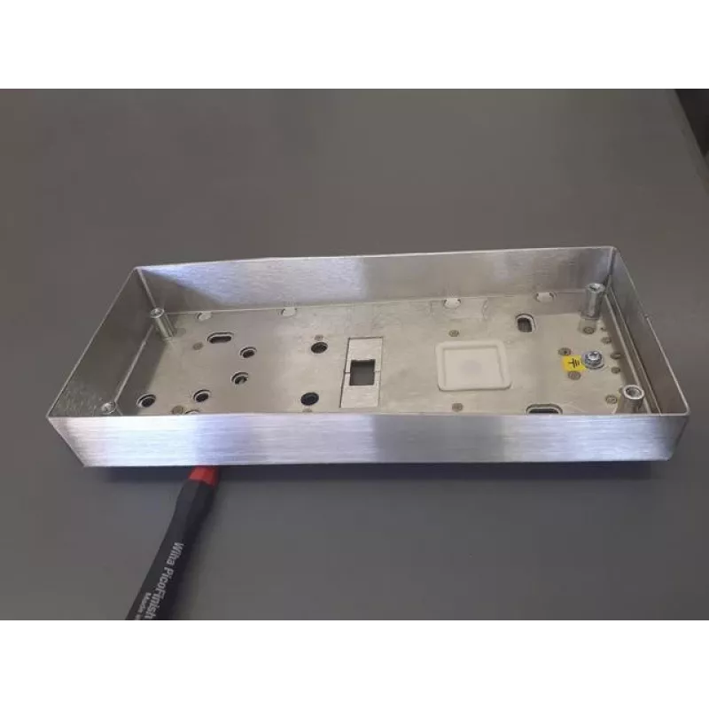 ACO CDN-P-S NT Moldura de superfície com proteção contra chuva para painéis intercom CDN
