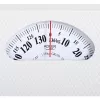 Balança de pessoa mecânica Adler AD 8179 - branco, capacidade 136 kg