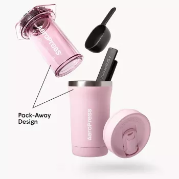 Cafeteira AeroPress Go Plus com copo térmico rosa 475 ml