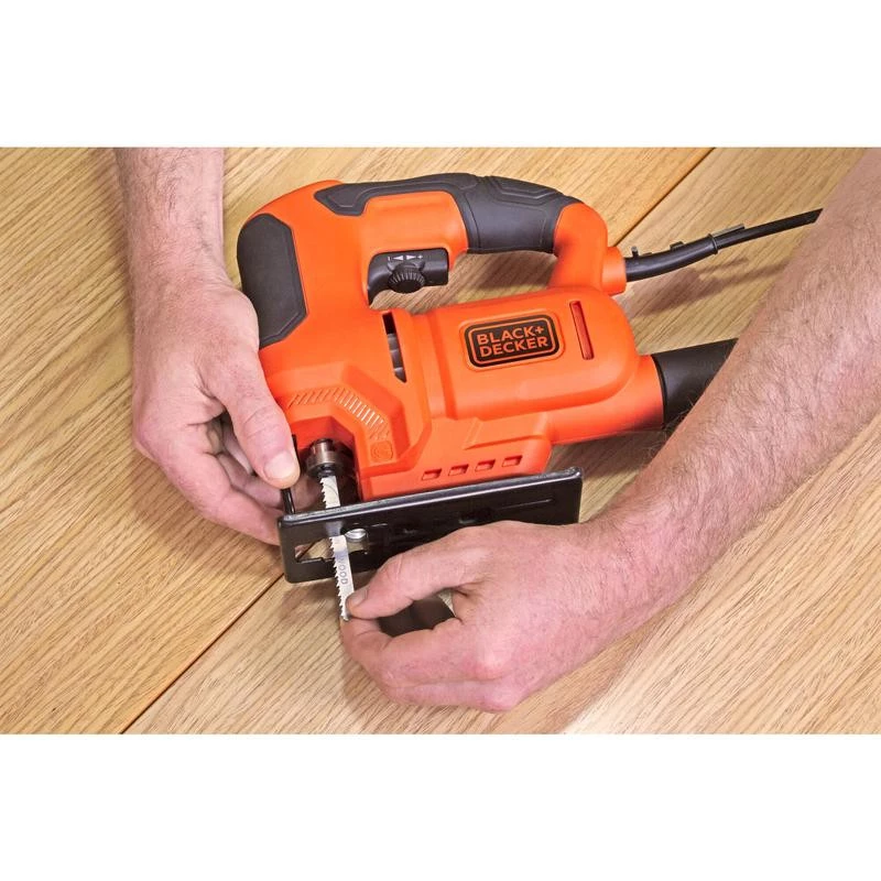 Serra de recortes BLACK & DECKER BES603-QS 400 W