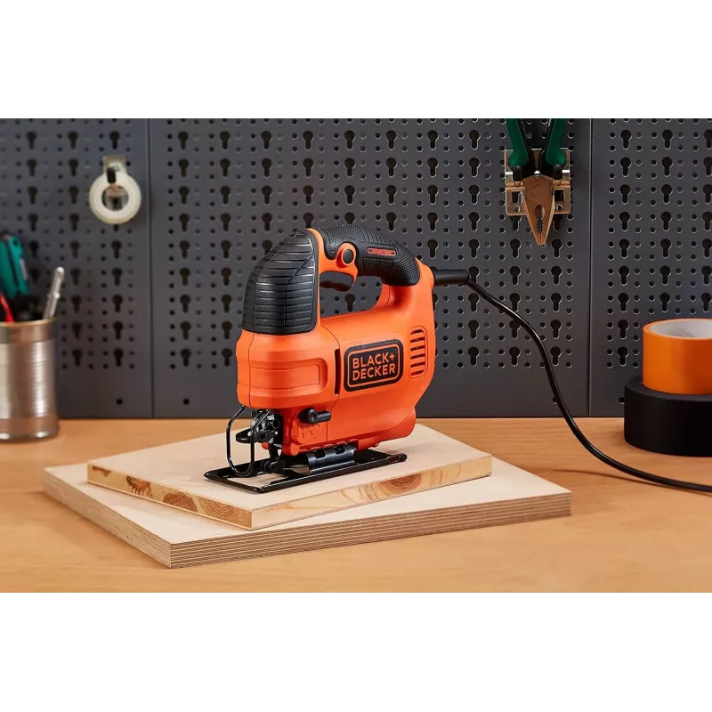 Serra de recortes BLACK & DECKER KS701PEK-QS 520W com velocidade variável e movimento pendular