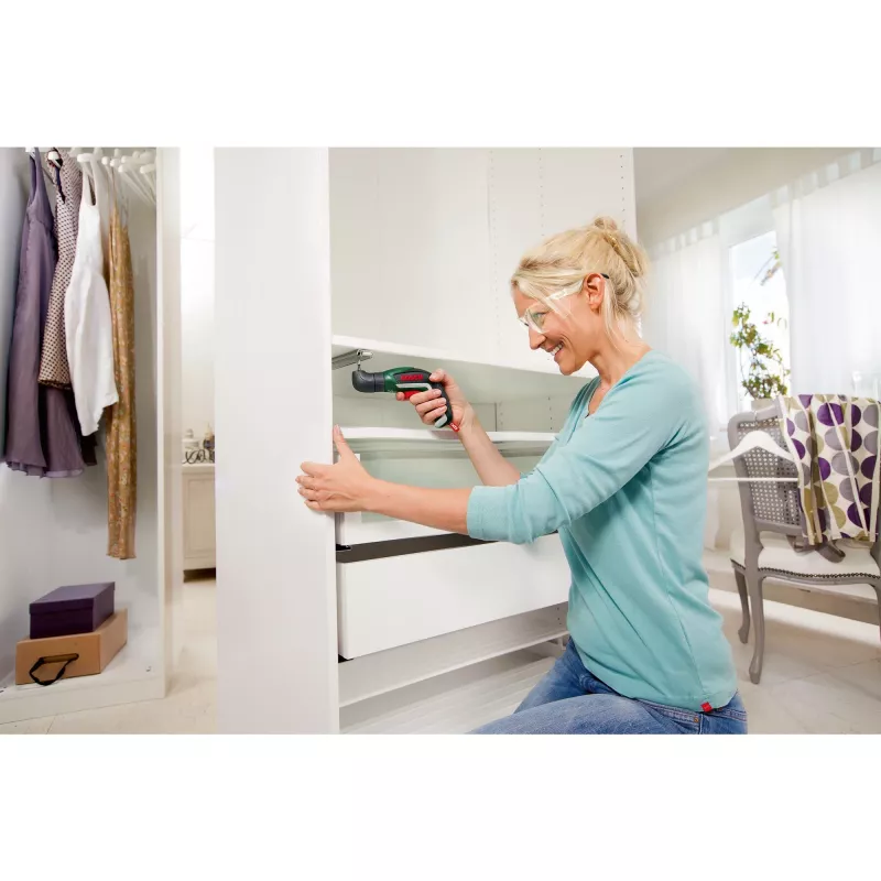 Bosch IXO 5 Aparafusadora a bateria com conjunto de 32 pontas, 3,6V Li-Ion 1,5Ah, Verde/Preto