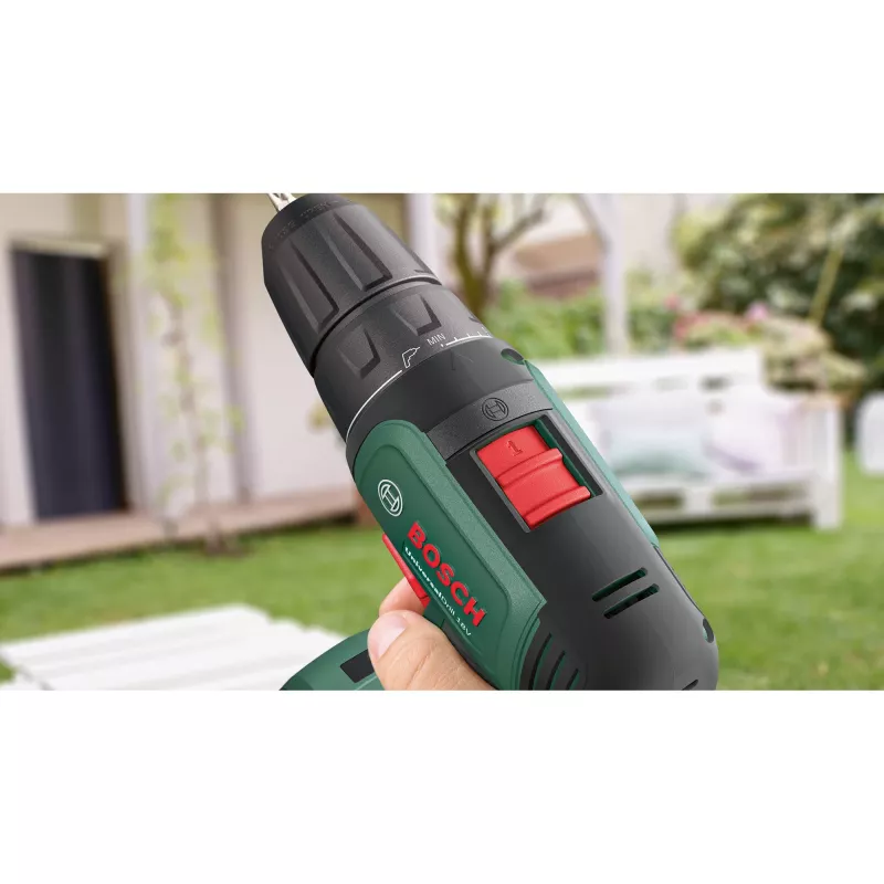 BOSCH UniversalImpact 18V aparafusadora de impacto a bateria (verde/preto, 2x1,5 Ah Li-Ion, conjunto de 241 peças)