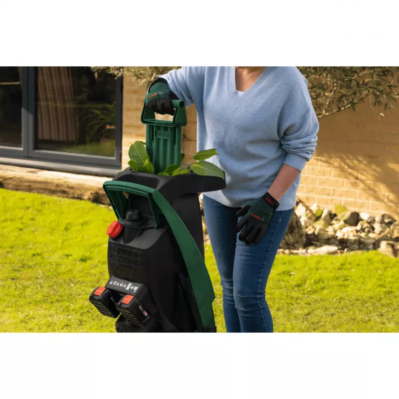 Biotriturador de jardim a bateria Bosch UniversalShredder Solo, 36V (2x18V), ramos até 40 mm, caixa de recolha 50 L, verde/preto, aparelho sem bateria (06008E0001)