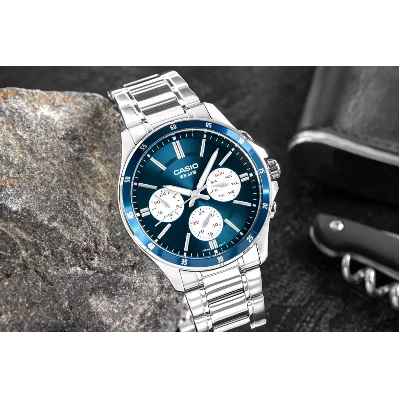 Casio MTP-1374D-2A3 relógio de homem analógico de quartzo com bracelete de aço inoxidável, mostrador azul, indicação de dia e data, 50m resistência à água