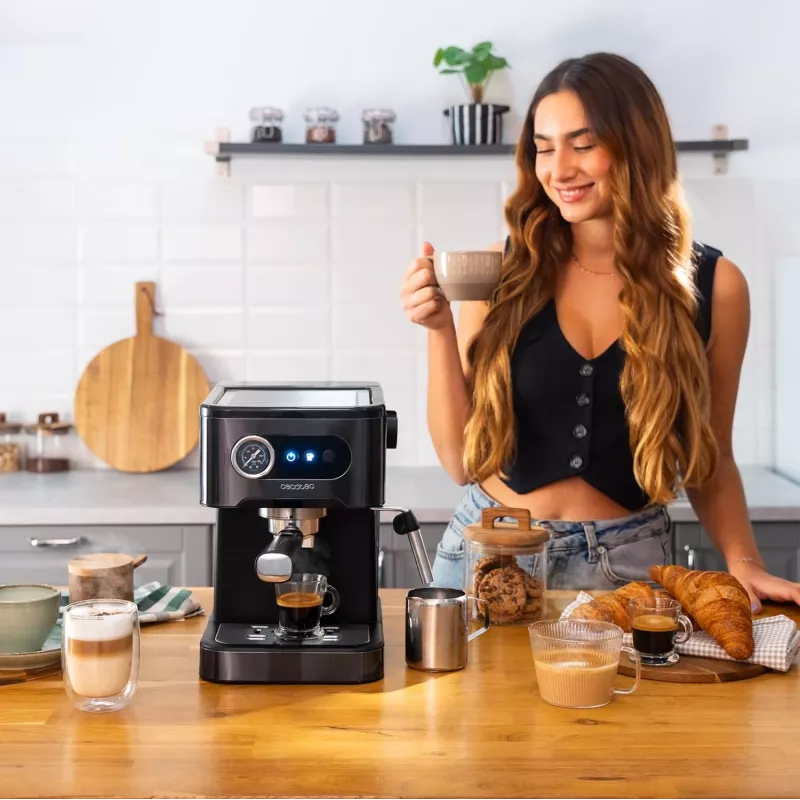 Cecotec Máquina de café Power Espresso 20 Pro Latte, 20 bar de pressão, espumador de leite integrado, semiautomática, Preto, 1350 W