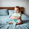 Clementoni peluche – projetor de coelho com céu estrelado, melodias e sons da natureza