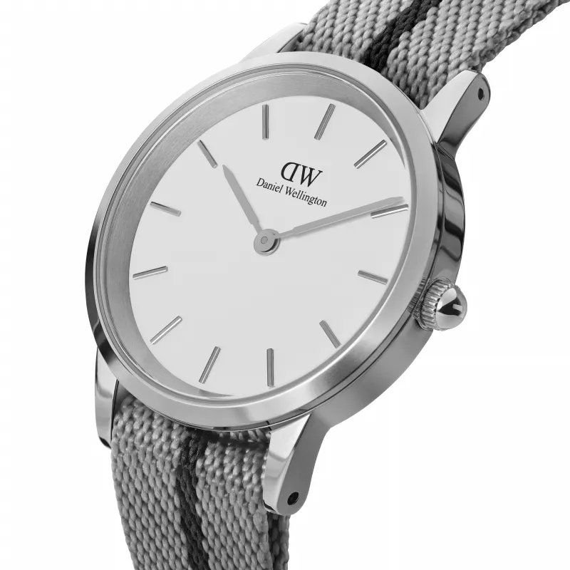 DANIEL WELLINGTON Petite Lumine Relógio de mulher 26mm Aço inoxidável prateado malha DW00100679