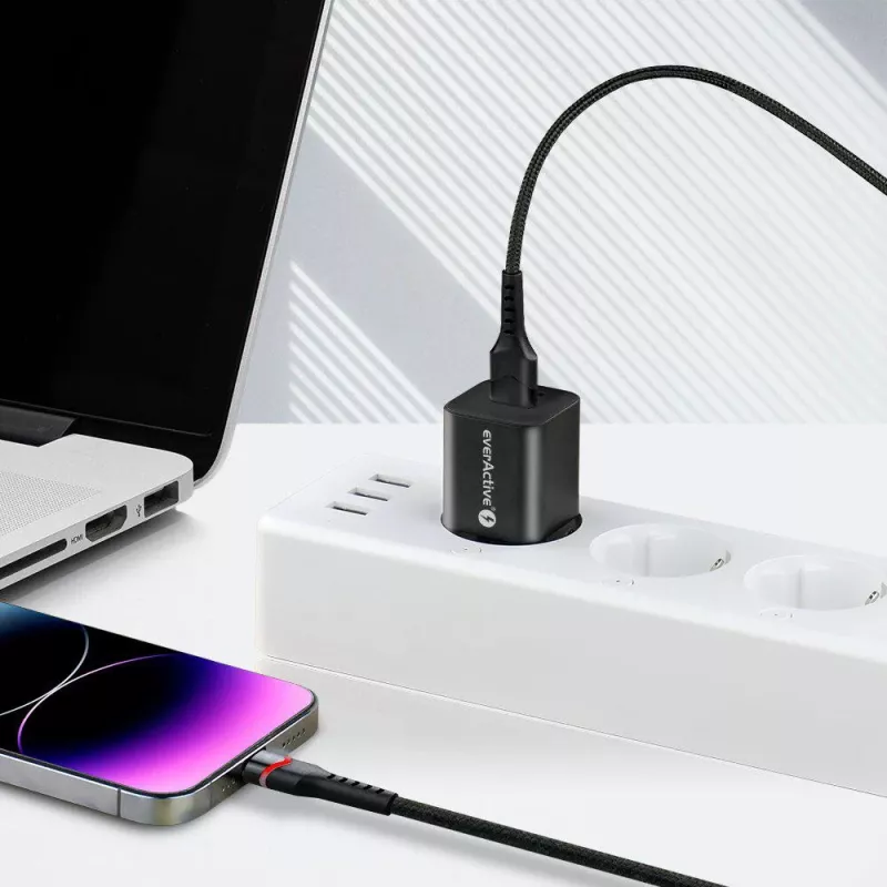 Cabo trançado everActive CBB-1IBR USB-A para Lightning RGB LED 1m 2.4A preto