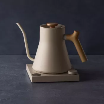 Fellow Stagg EKG PRO Chaleira elétrica pour-over 900ml bege sésamo com cabo de madeira