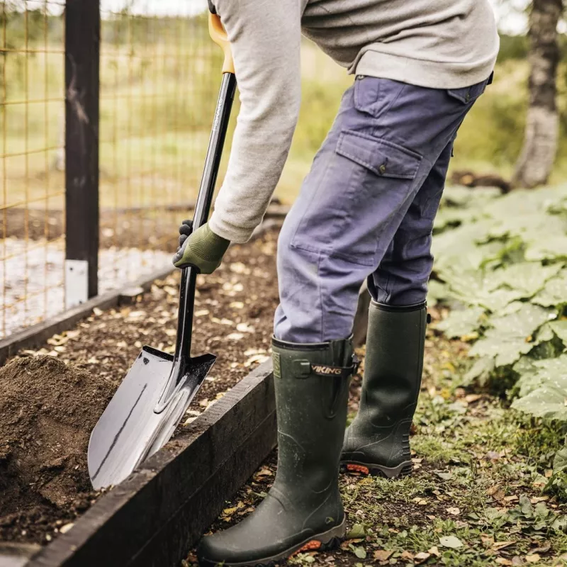 Pá Fiskars Solid+ XL com lâmina afiada e cabo em D de aço, lâmina de aço borst, 1250 mm