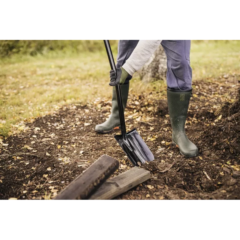 Pá FISKARS SOLID+ XL Sharp com cabo longo de aço, lâmina de aço ao boro, punho em D, 1250 mm