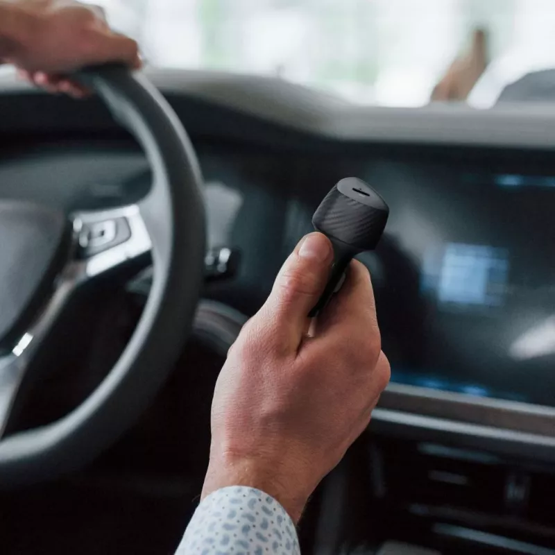 Carregador de carro Forcell F-Energy Carbon USB-C QC3.0 PD 20W com cabo USB-C para Lightning CC50-1C preto