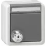 Gira 456930 tomada Schuko com tampa basculante bloqueável, fecho igual, branco puro brilhante