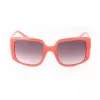 Óculos de sol GUESS GU00097-5372F para mulher - armação preta brilhante, lente degradê Smoke, 53 mm