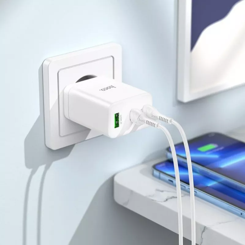 HOCO Carregador de parede 35W dual USB-C + USB-A PD & QC3.0 com cabo USB-C para Lightning, branco