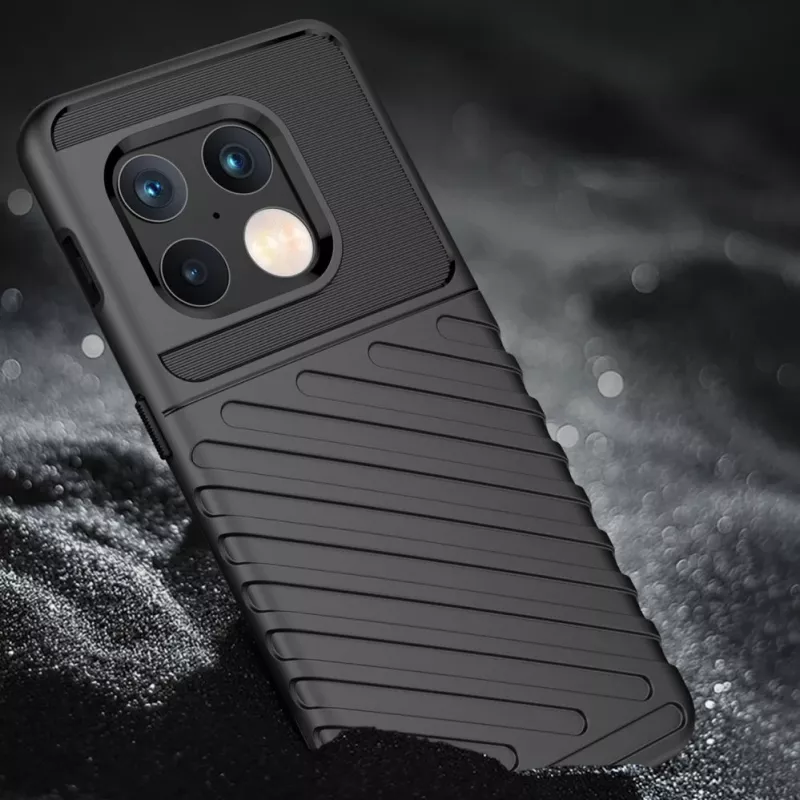 Capa flexível blindada Hurtel Thunder Case para OnePlus 10 Pro preto