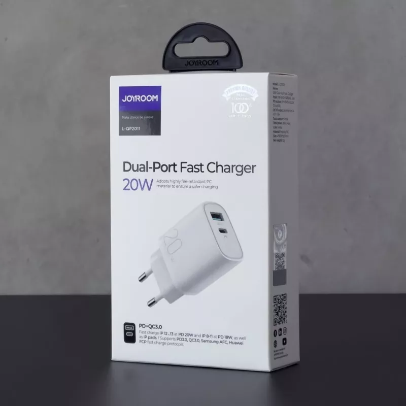 Carregador rápido JOYROOM USB-A QC3.0 / USB-C PD 20W branco (L-QP2011)