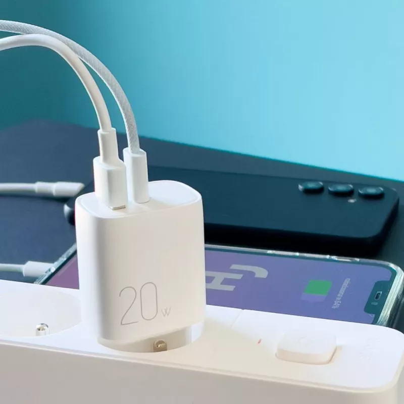 Carregador rápido JOYROOM USB-A QC3.0 / USB-C PD 20W branco (L-QP2011)