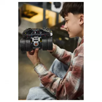 LEGO Technic 42239 Batmobile Tumbler - Conjunto de Construção Desafiante de 1360 Peças para Crianças e Adultos