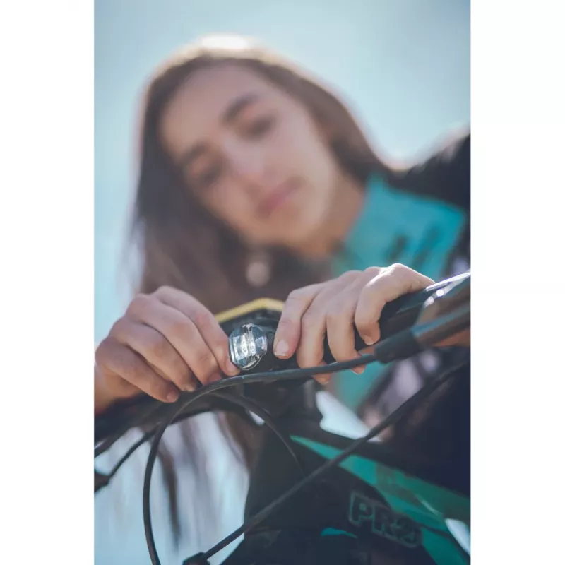 Conjunto de luzes LED Lezyne USB – 200 lúmenes à frente e 10 lúmenes atrás, IPX7, carregamento USB integrado