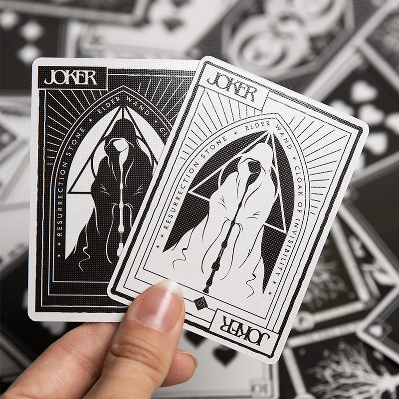 Cartas de jogar Harry Potter Dark Arts em lata Paladone