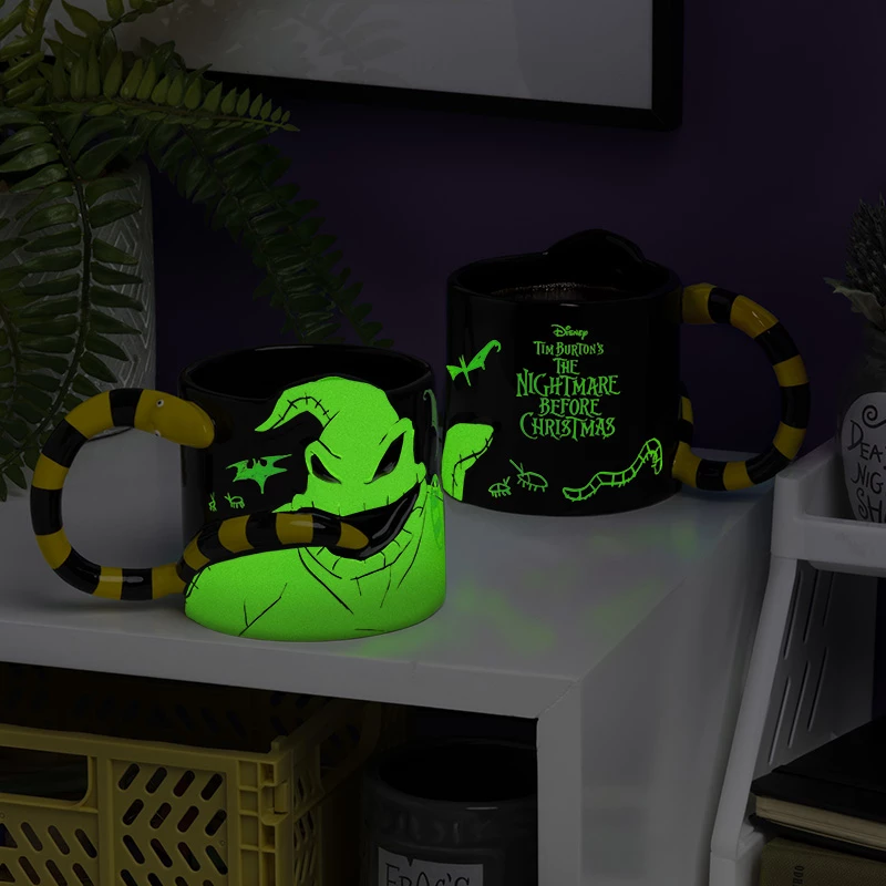 Paladone caneca em forma de Oogie Boogie que brilha no escuro