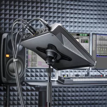 Placa adaptadora VESA RODE VESAMOUNT para RodeCaster Pro II, RodeCaster Duo e Streamer X - 75x75/100x100, Aço, Preto