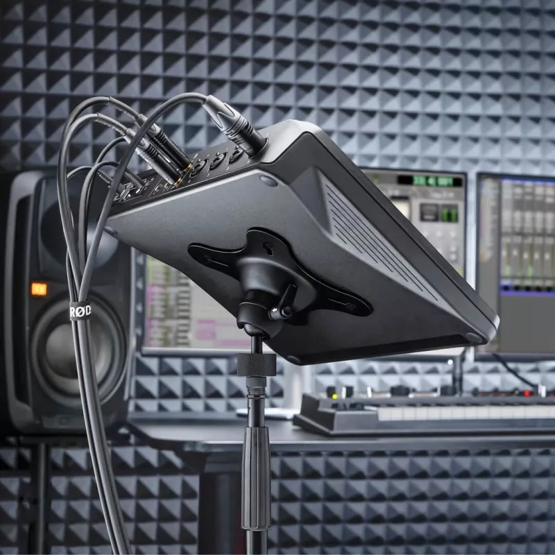 Placa adaptadora VESA RODE VESAMOUNT para RodeCaster Pro II, RodeCaster Duo e Streamer X - 75x75/100x100, Aço, Preto