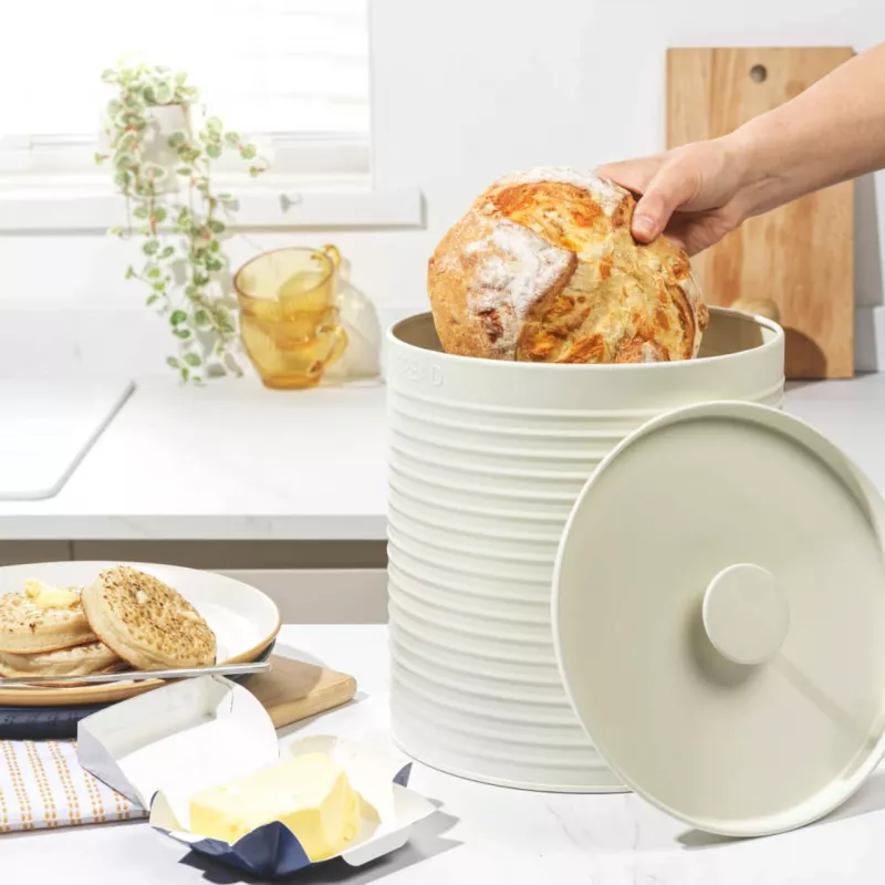 Russell Hobbs RH03269CEU7 caixa de pão com padrão canelado, creme