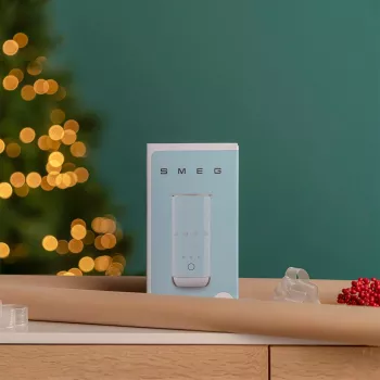 Espumador e aquecedor de leite automático Smeg MFF02CREU - creme, 500 W, 6 programas