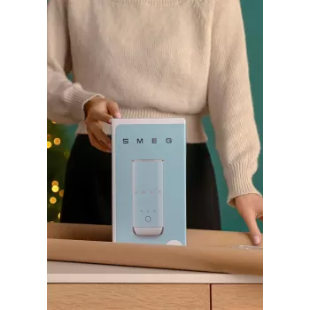 Espumador e aquecedor de leite automático Smeg MFF02CREU - creme, 500 W, 6 programas
