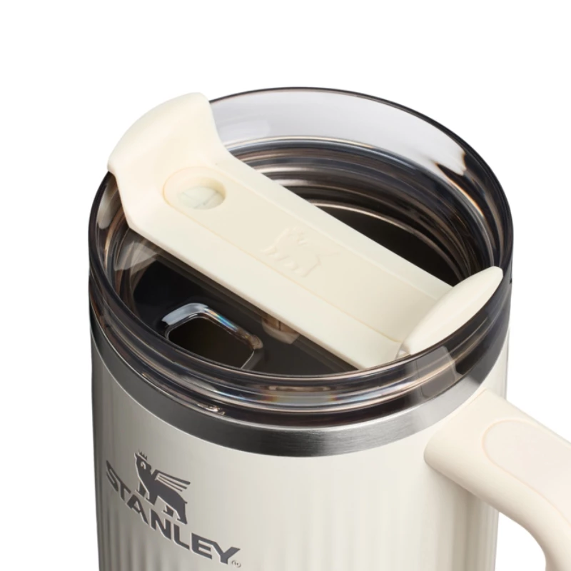 Caneca STANLEY The Quencher H2.0 Fluted Tumbler 1,18L Glossy Cream com palhinha