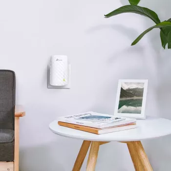 Repetidor Wi-Fi TP-Link AC750 RE200 - amplificador de sinal de tomada dual band, 1 porta Ethernet, WPS, modo ponto de acesso