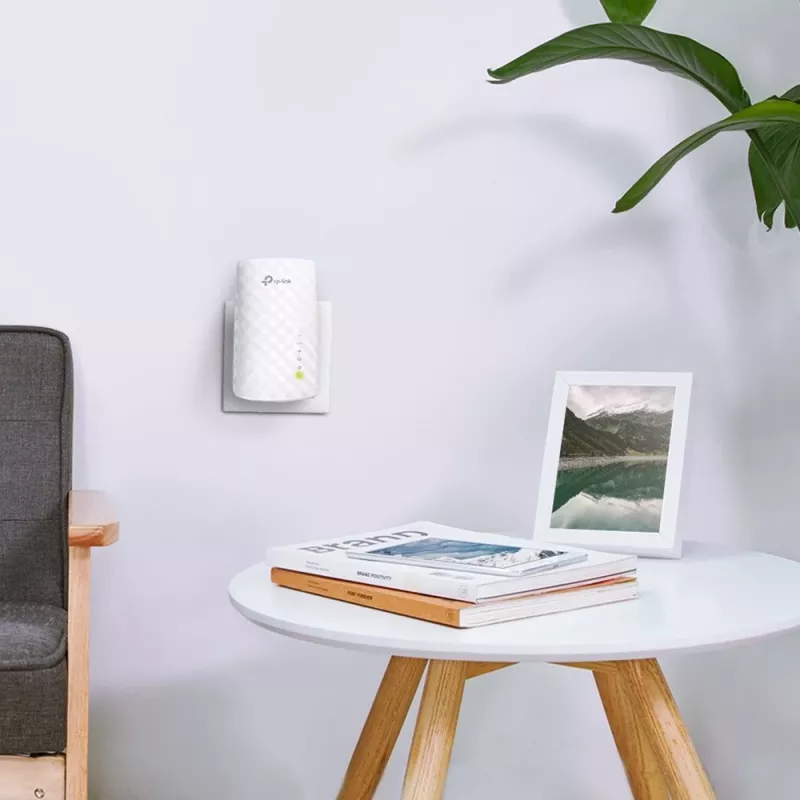 Repetidor Wi-Fi TP-Link AC750 RE200 - amplificador de sinal de tomada dual band, 1 porta Ethernet, WPS, modo ponto de acesso